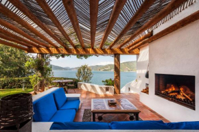 Villa Exclusiva Frente al Lago en la Peña
